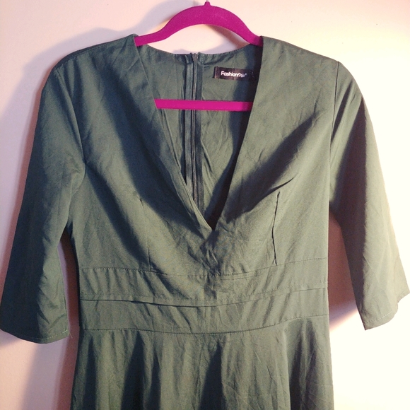 Beautiful Green Flowy Dress - Picture 1 of 4